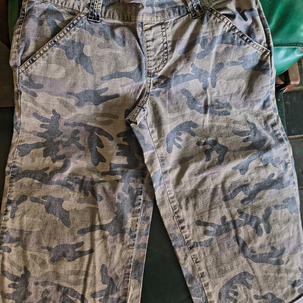 SO Stretch Camouflage Capri Pant Sz 5 Juniors